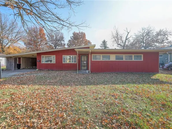 9 Crestview Dr, Paola, KS 66071