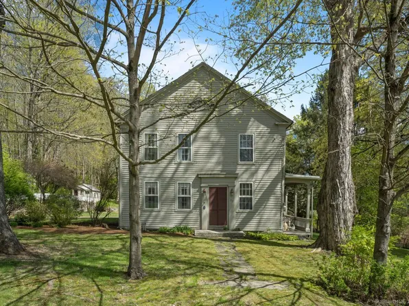 212 Main Street North, Woodbury, CT 06798