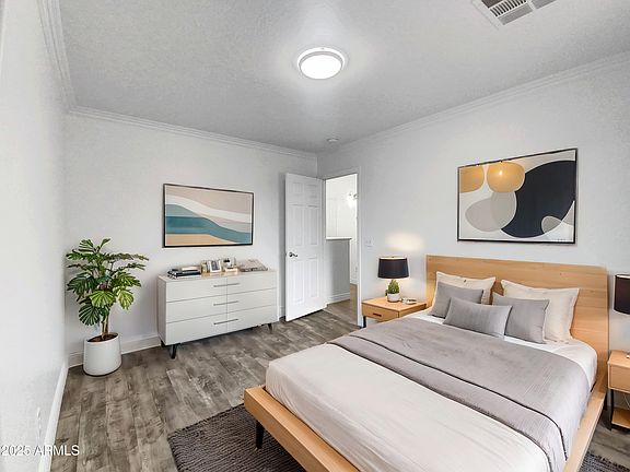 4th image of 2028 E LIPIZZAN Drive