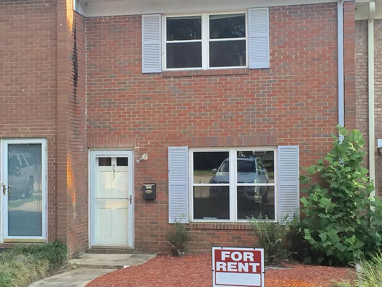 733 E College Ave — Photo 1