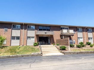 2300 Beau Monde Ln APT 102, Lisle, IL 60532