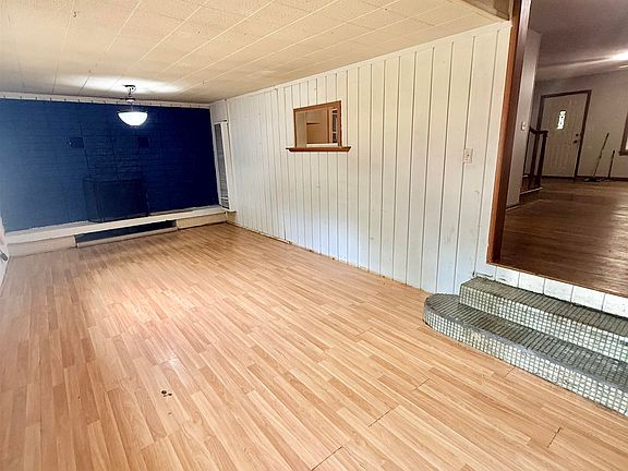 2nd image of 733 S Crestway Ave