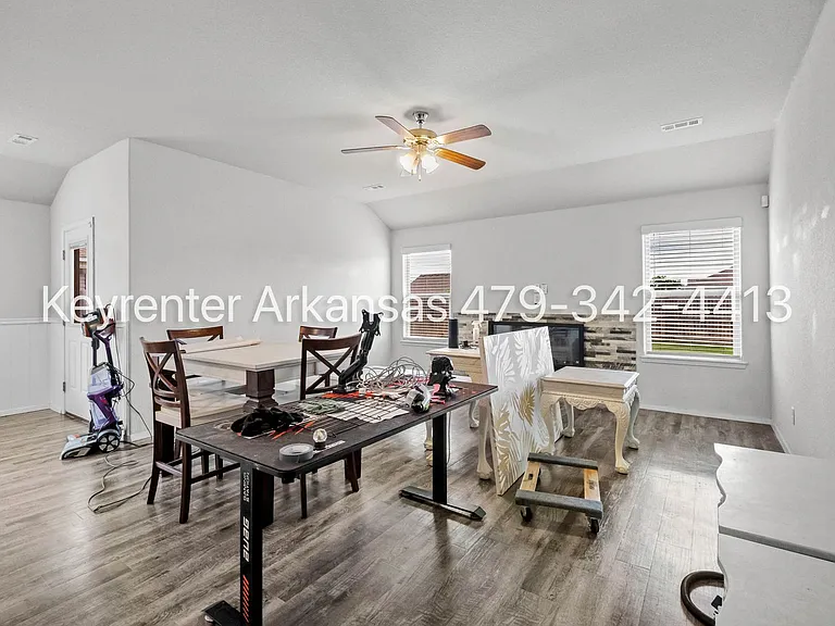 1600 Edinburgh Dr — Photo 5