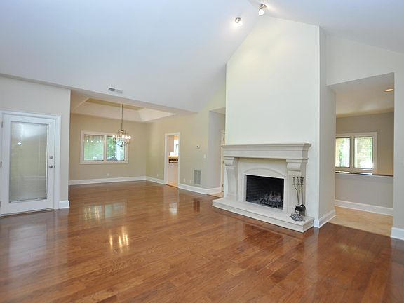 3rd image of 5024 Marci Ln