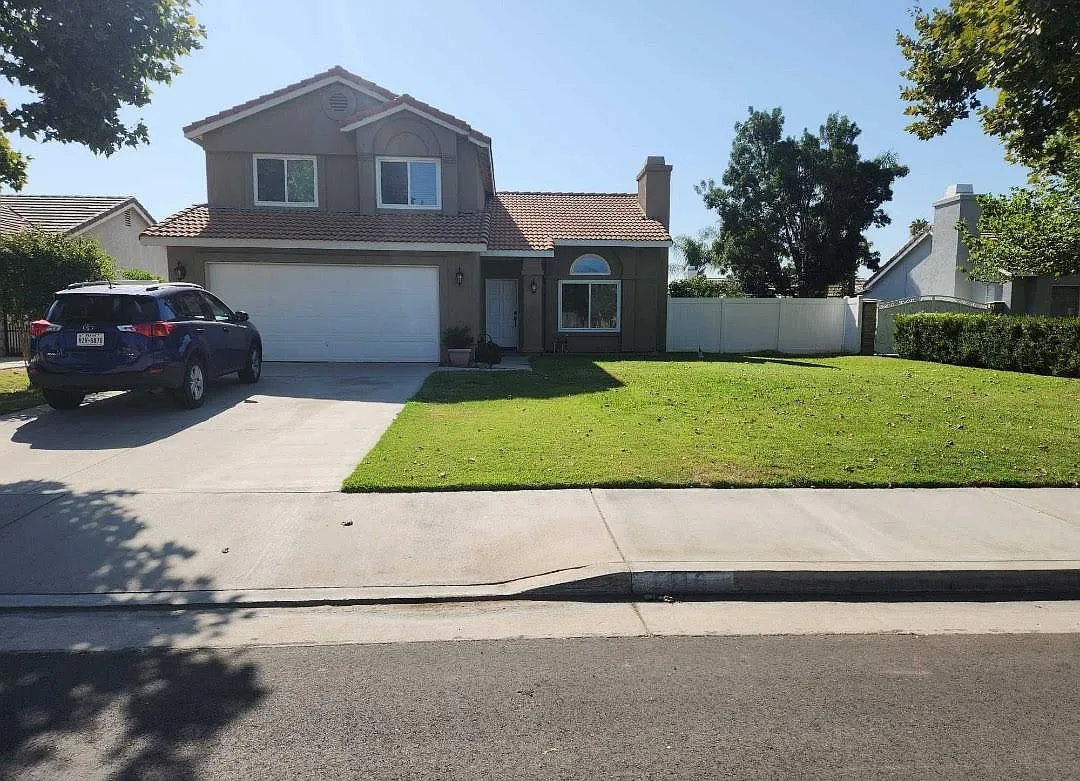 3 bed, 2.5 bath, 1645 sqft, $875 — Photo 1