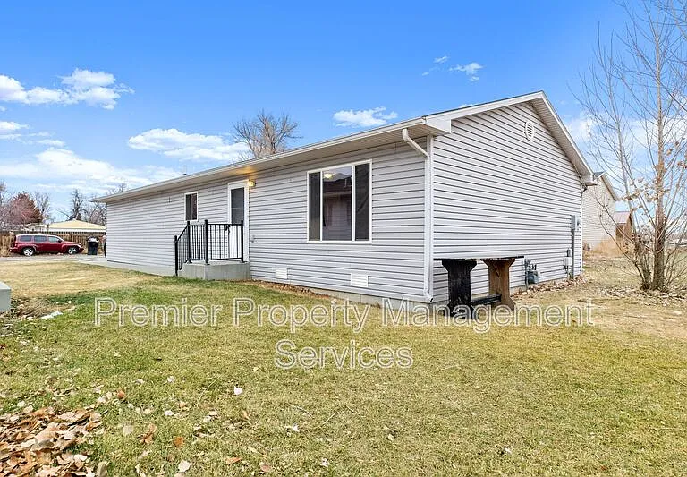 408 Rice Ln — Photo 1