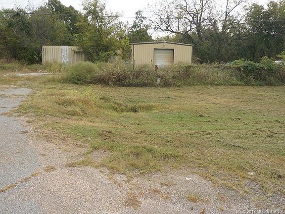 2nd image of 410 N Owen Walters Blvd