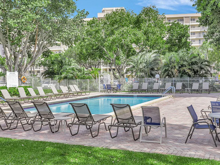3050 N Palm Aire Dr #704 — Photo 31