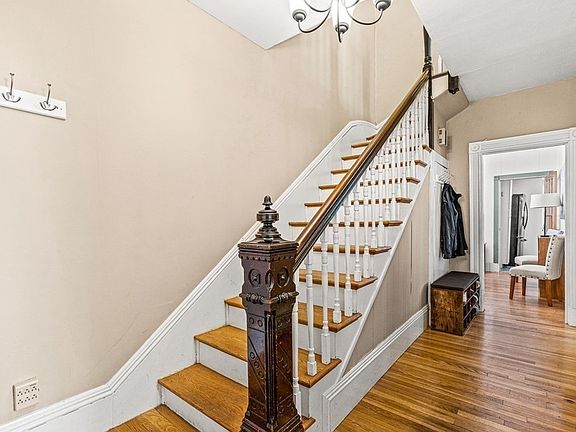 5th image of 37 Greenwood St