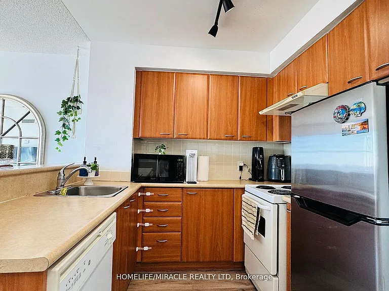 36 Lee Centre Dr #2106 — Photo 7
