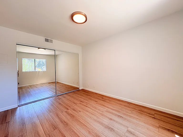 405 Ivy St — Photo 6