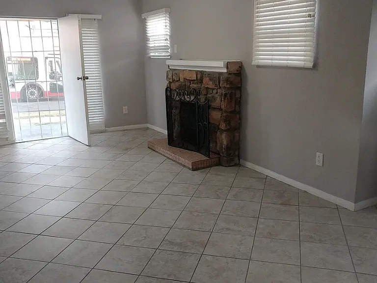 2232 University Ave — Photo 4