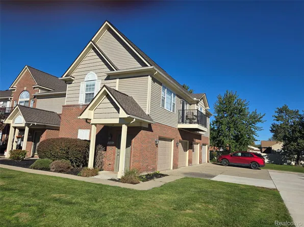 20001 Hidden Oaks Dr, Brownstown, MI 48183