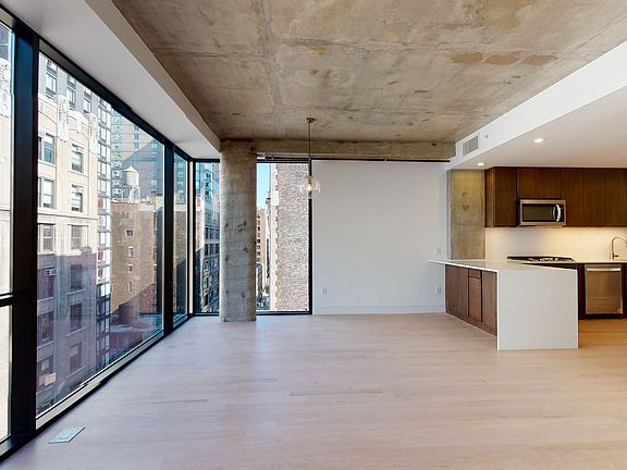 3rd image of 132 W 26th St Unit Penthouse 12