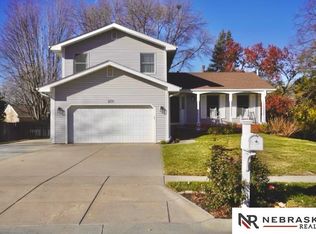 3221 Fox Hollow Rd, Lincoln, NE 68506