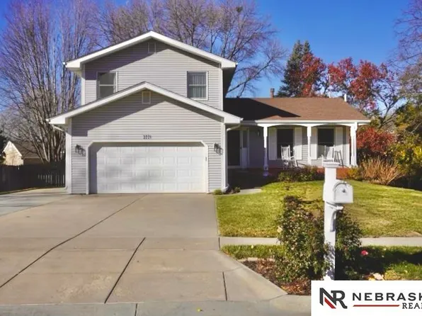 3221 Fox Hollow Rd, Lincoln, NE 68506