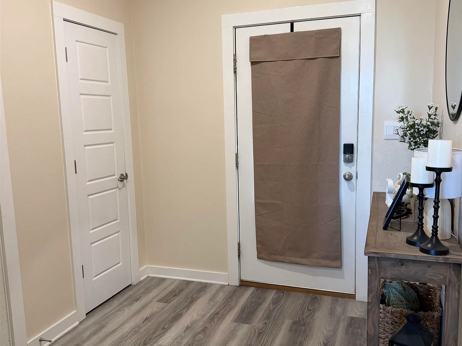 3 bed, 1606 sqft, $2,200 — Photo 3