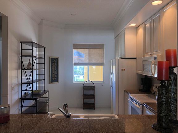 2nd image of 17 Harbour Isle Drive W #306