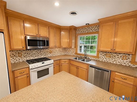 4th image of 9413 Sherry Ln