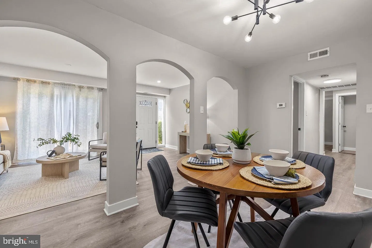 2 bed, 2.0 bath, 1058 sqft, $2,000 — Photo 4
