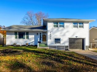 1631 Valley Vista Dr, Bettendorf, IA 52722