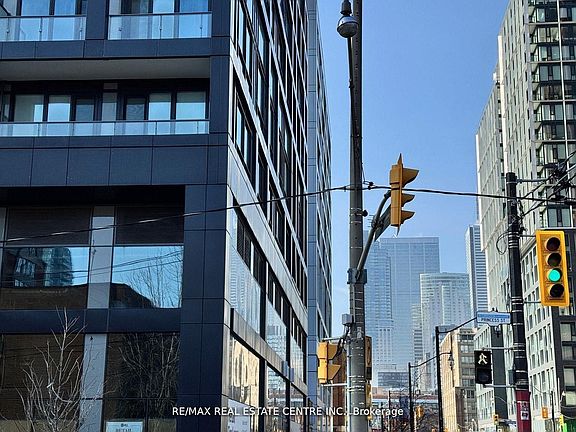 4th image of 70 Princess St #1925A