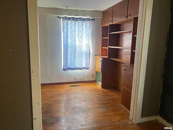 5th image of 204 N Gardner St