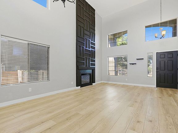 3rd image of 8026 W Gibson Ln