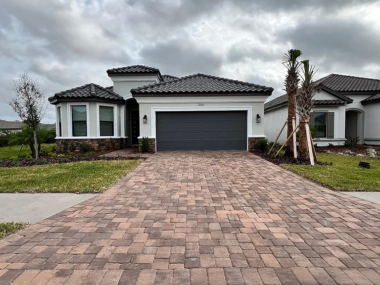 4583 Crestpoint Way — Photo 1
