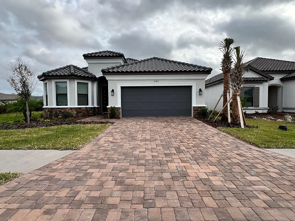 4583 Crestpoint Way
