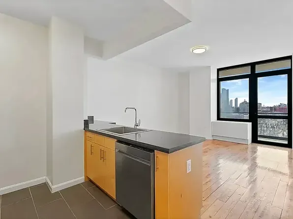 34-46 Vernon Boulevard image 5 of 18