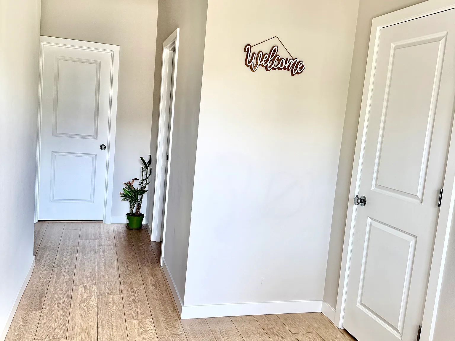 5 bed, 2745 sqft, $3,698 — Photo 4