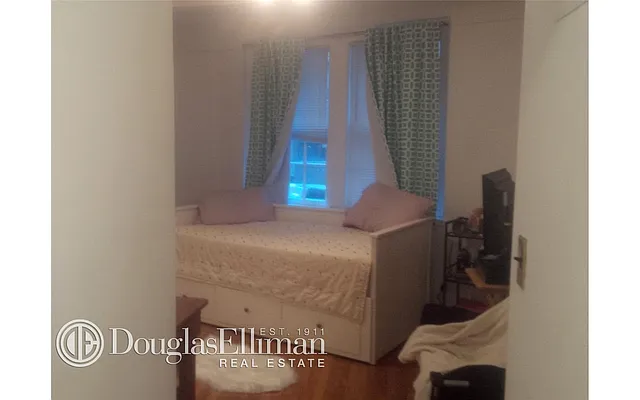 Rented by Douglas Elliman | media 16