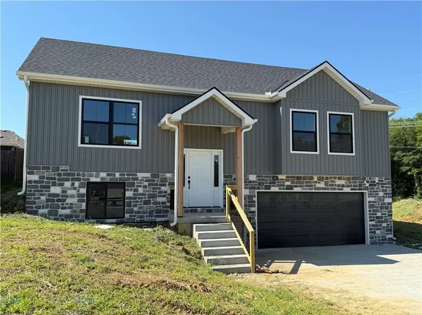 4002 Greywood Lane St, Joseph, MO 64505