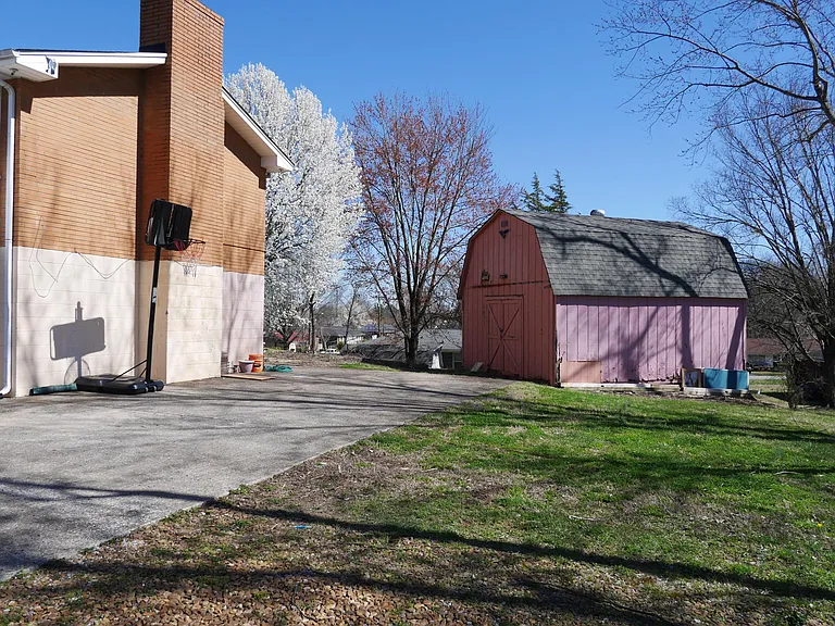 919 Allen Rd — Photo 11