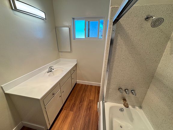 5th image of 411 E 98th St #3