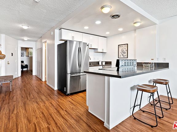 2nd image of 615 Esplanade Unit 102