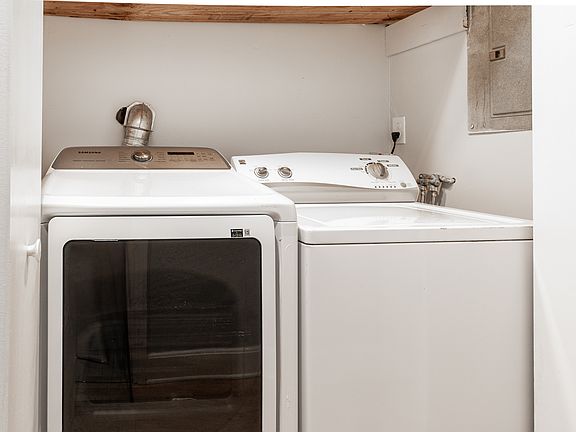 5th image of 43 Myrtle Ave #1