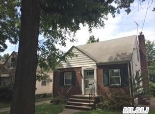 515 N 1st St, New Hyde Park, NY 11040