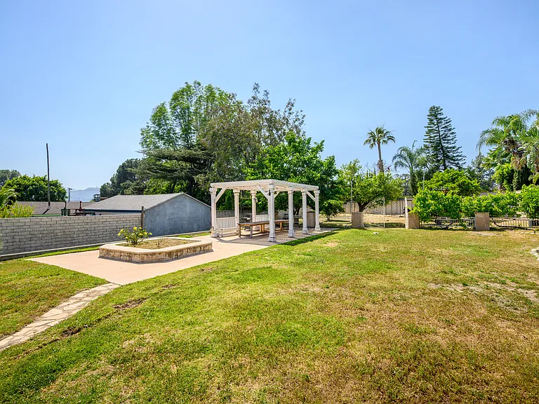 1635 Grandview Ave — Photo 30