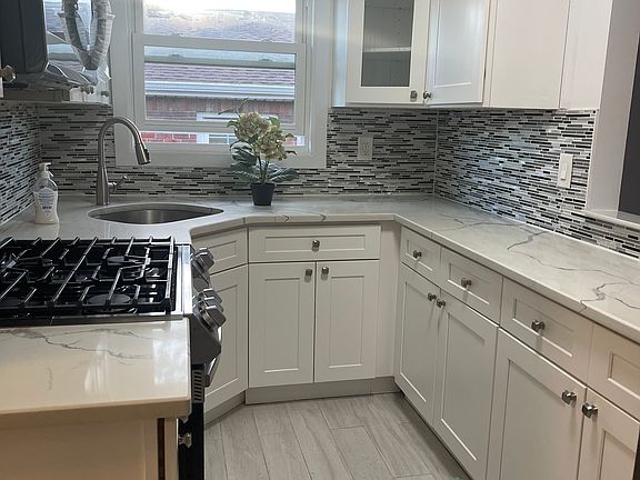 2nd image of 60 Sunnyside Ter Floor 2