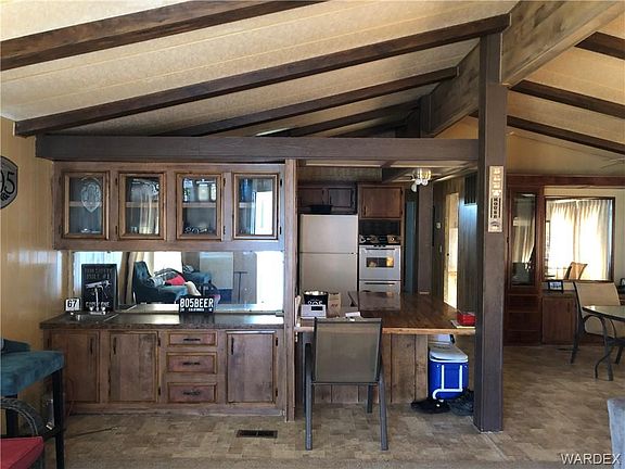 5th image of 805 Safari Dr
