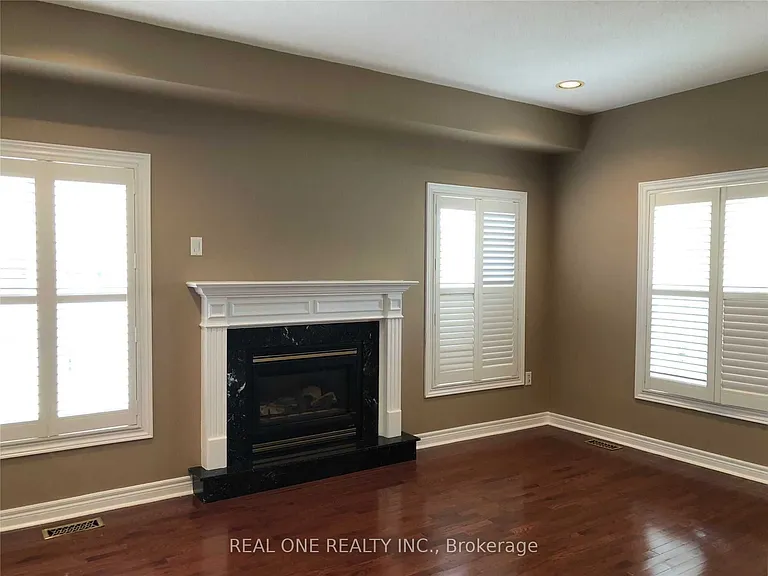 24 Yoho Ave — Photo 6