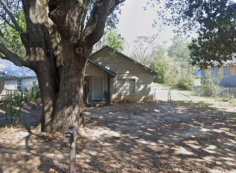 821 Corn Ave — Photo 1