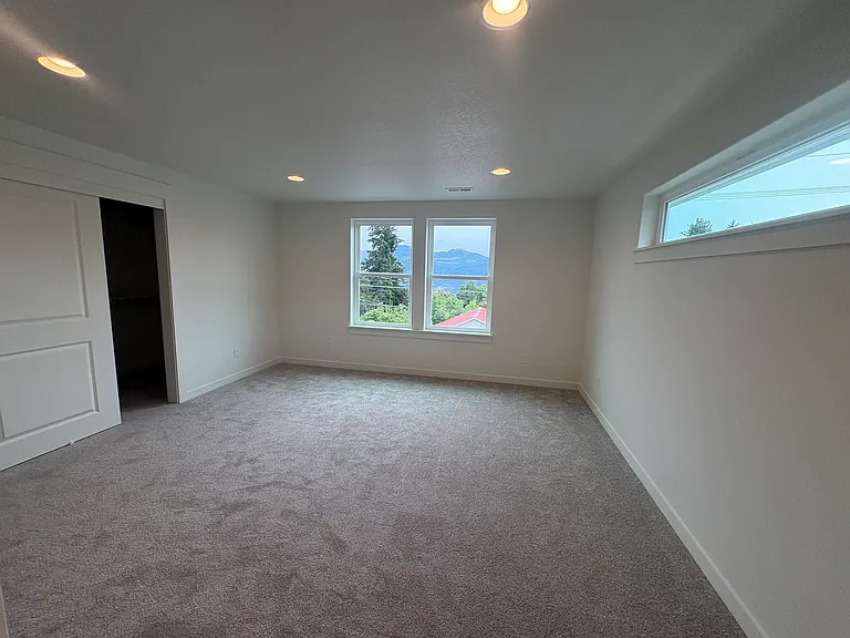 330 NE Washington St — Photo 8