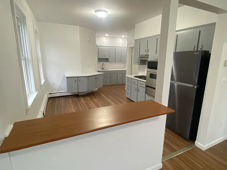 Eat-in kitchen