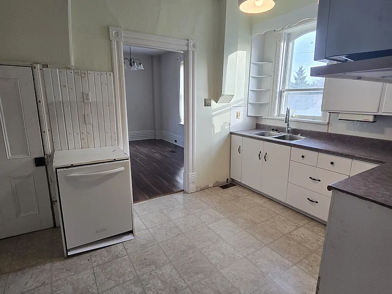 11507 Queen St W — Photo 15