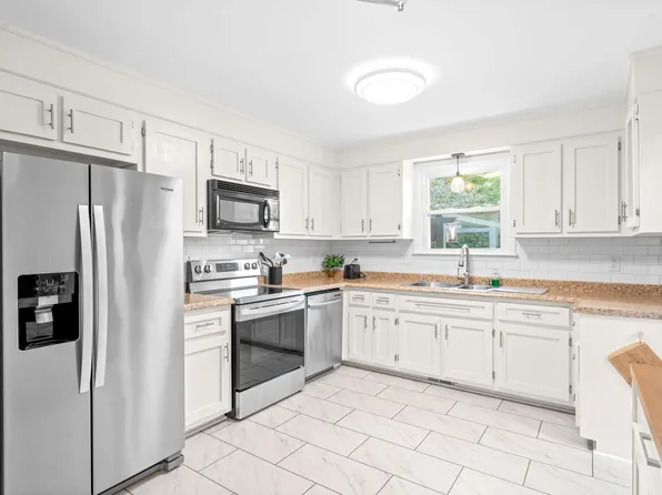 216 Millstone Cir, Clarksville, TN 37042