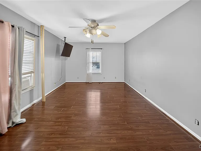 2340 Court St — Photo 19
