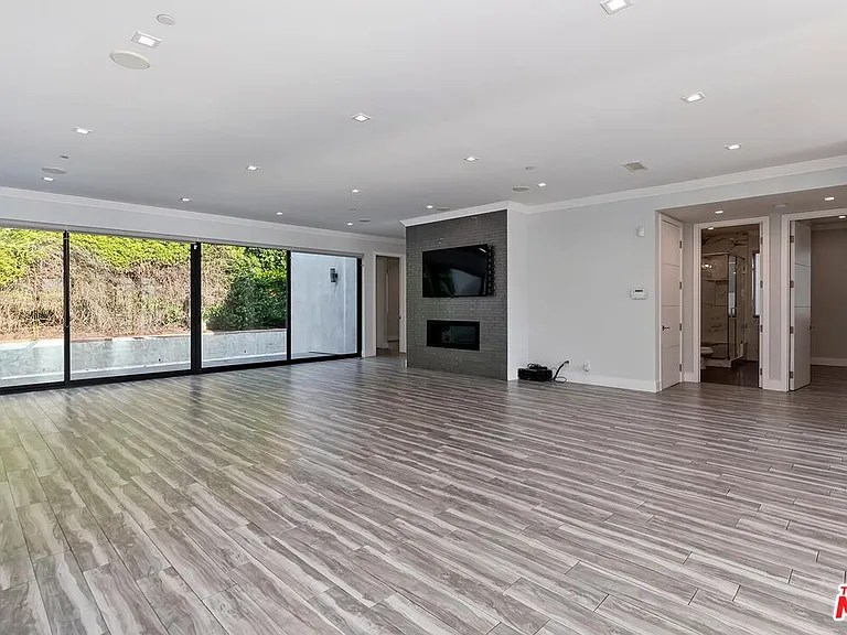 12730 Montana Ave — Photo 3